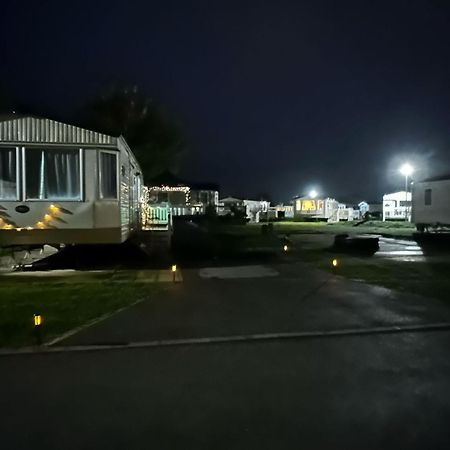 Tattershall Lakes Hot Tub Lodge Breaks Buitenkant foto