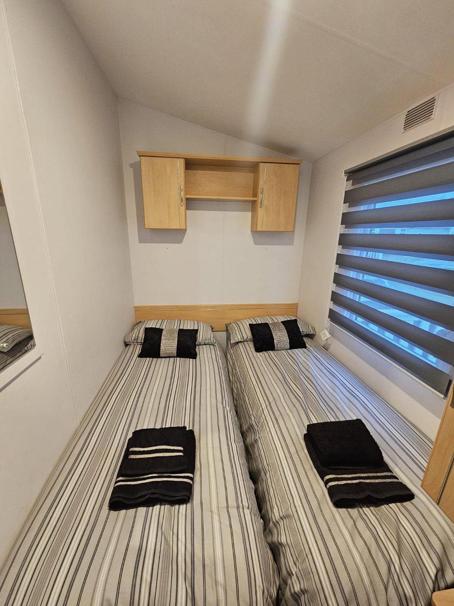 Tattershall Lakes Hot Tub Lodge Breaks Buitenkant foto