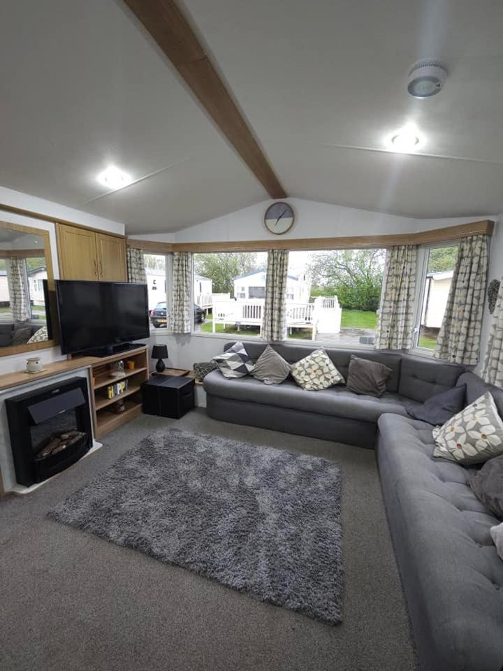 Tattershall Lakes Hot Tub Lodge Breaks Buitenkant foto